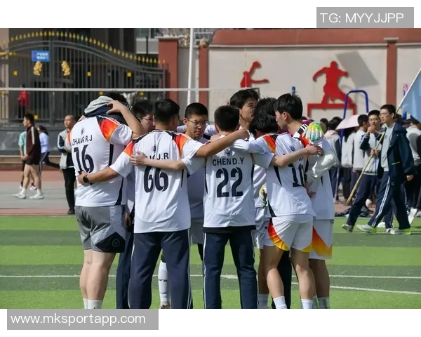 文班赛后第一时间回看录像努力为下场比赛做好充分准备