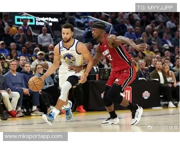 科尔感激库里和巴特勒的场边支持这对年轻球员成长至关重要